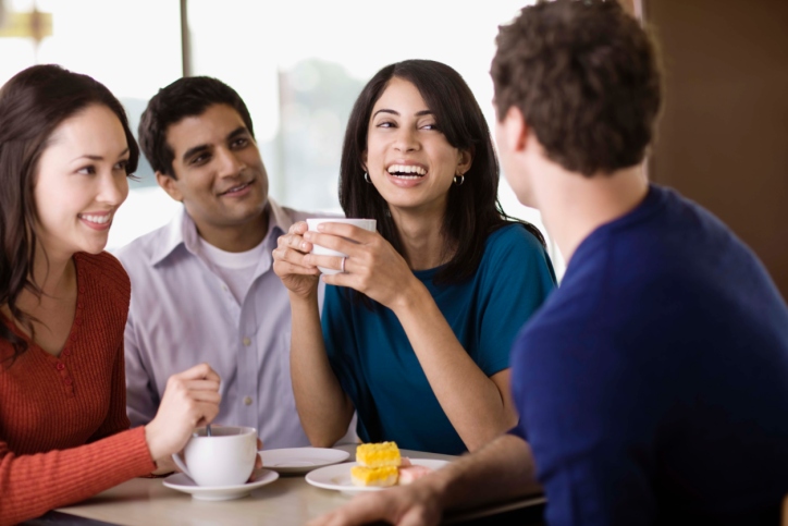 ¿Quieres pasar un rato agradable hablando en Inglés? OUI & YES! Coffee Corner